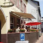 Landgasthof Germania 로데스하임암라인